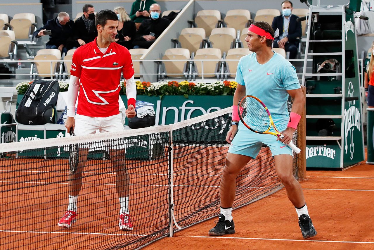 Tenistas Novak Djokovic e Rafael Nadal em Roland Garros 2021