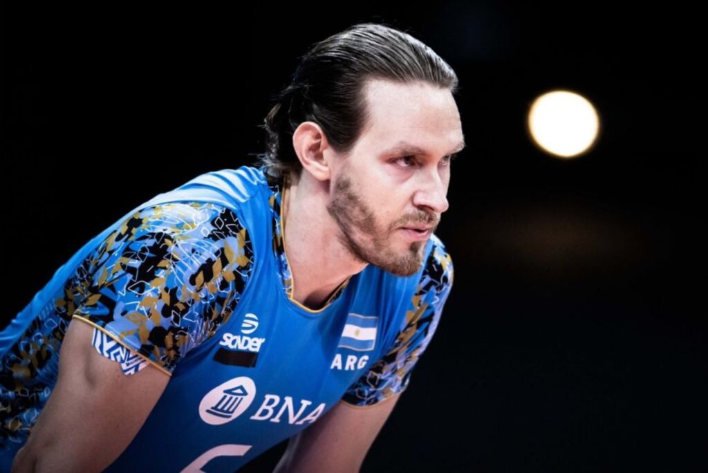 Ponteiro Cristian Poglajen, reforço do América-RN, em jogo da Seleção Argentina de Vôlei