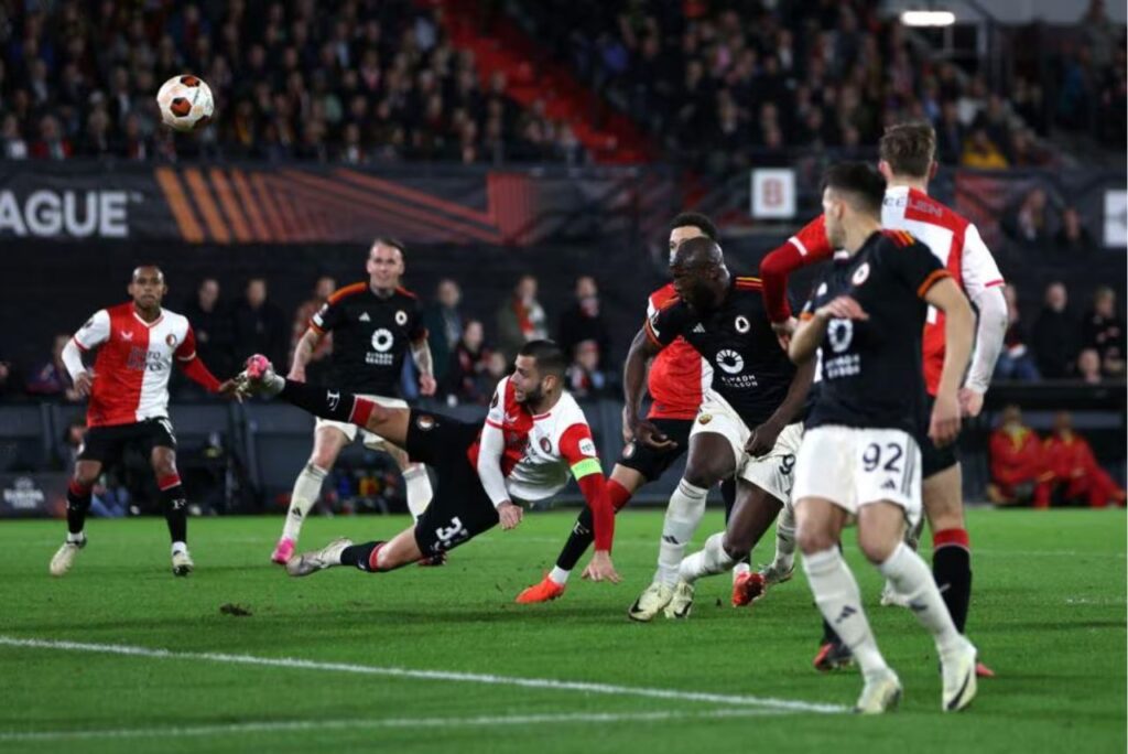 Lukaku fez o gol do empate da Roma contra o Feyenoord (Foto: UEFA/Divulgação)