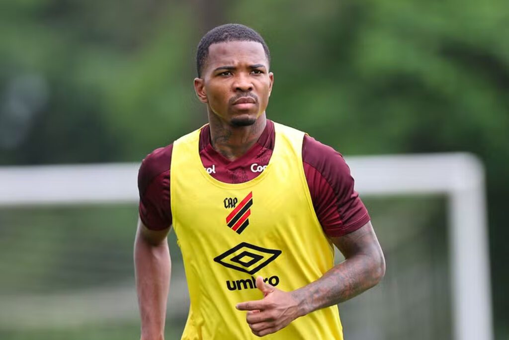 Cacá interessa ao Corinthians