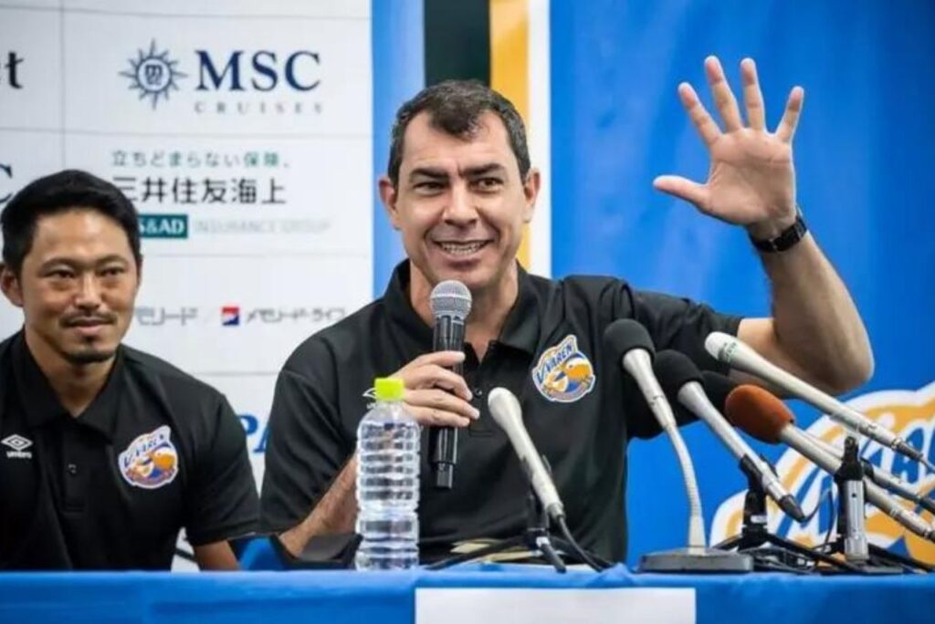V-Varen cobra pagamento de multa rescisória pro saída de Fábio Carille (Foto: Divulgação)
