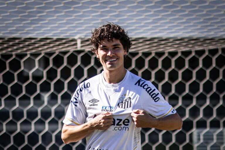 <p>Dodô está de volta ao elenco principal santista (Foto: Raul Baretta/Santos)</p>
