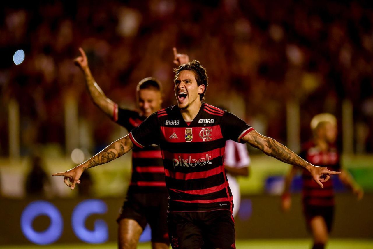 Pedro comemora gol pelo Flamengo
