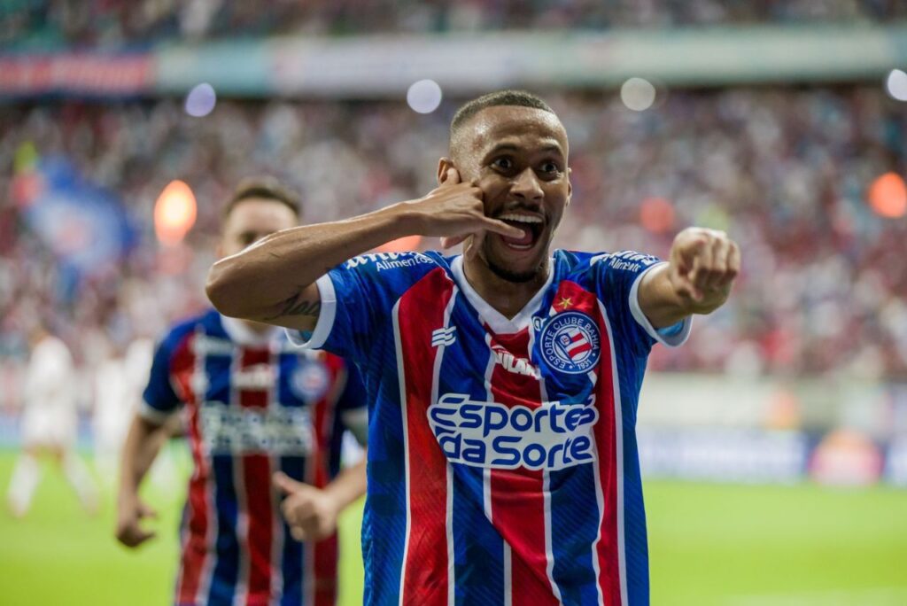 Ademir comemora gol do Bahia