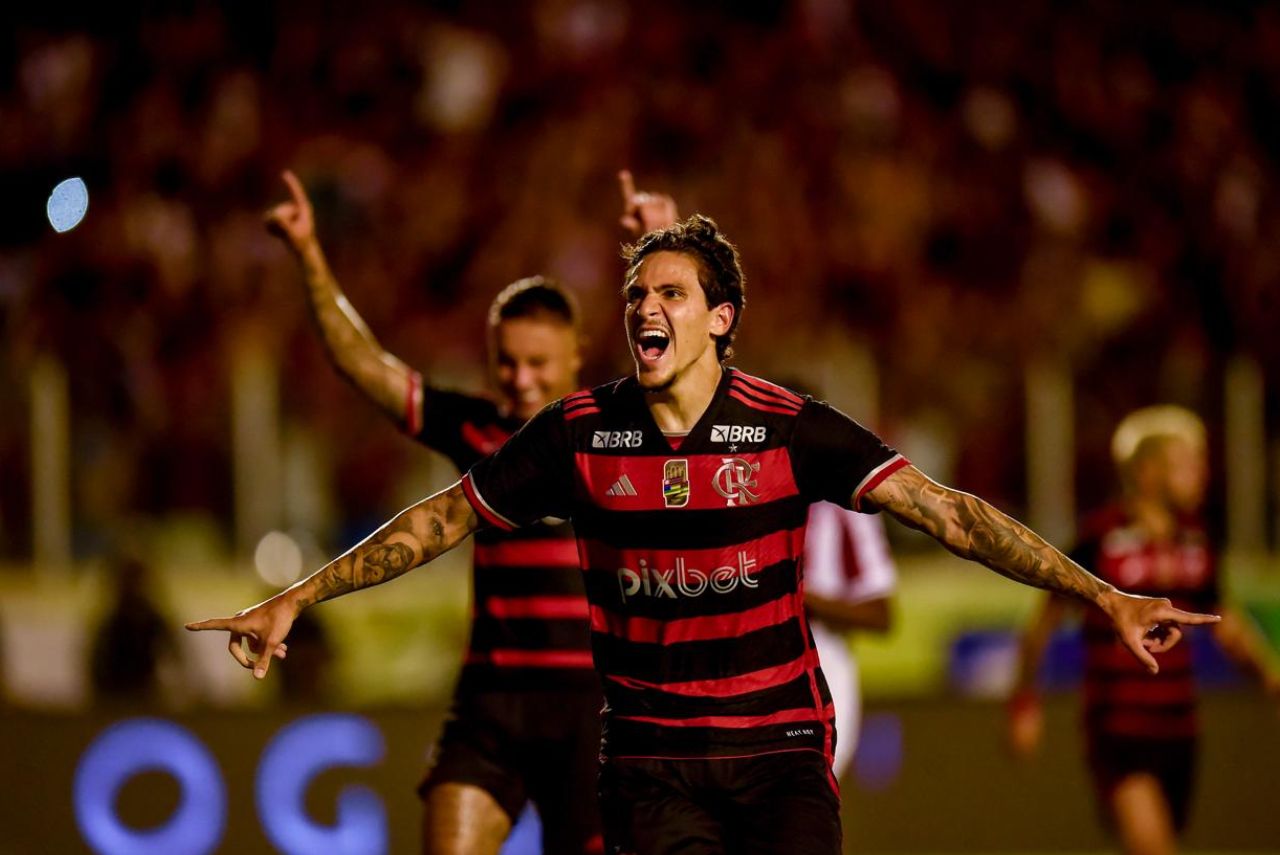 Pedro comemora gol pelo Flamengo
