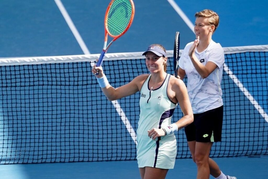 Tenistas Luisa Stefani e Demi Schuurs em prova do WTA 1000 de Doha