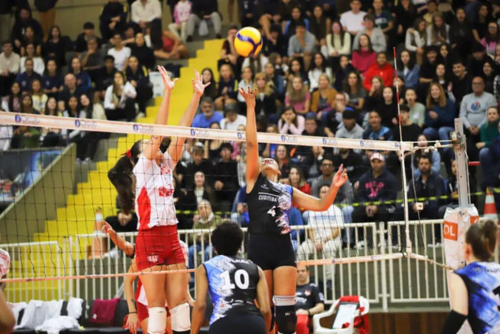Lance do jogo Curitiba Vôlei x Tijuca Tênis Clube na Superliga B 2024