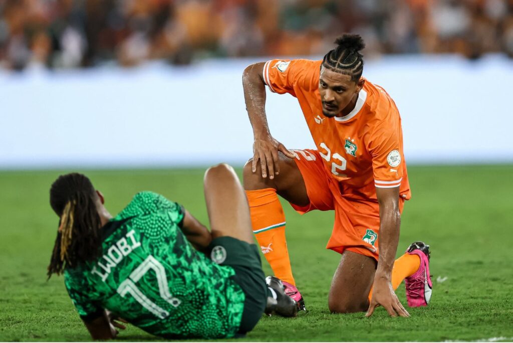Sébastien Haller sofreu lesão na final da Copa Africana pela Costa do Marfim (Foto: Franck Fife/AFP)