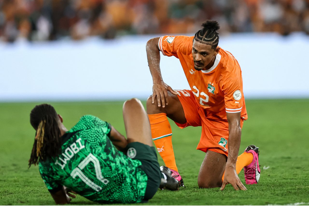 Sébastien Haller sofreu lesão na final da Copa Africana pela Costa do Marfim (Foto: Franck Fife/AFP)