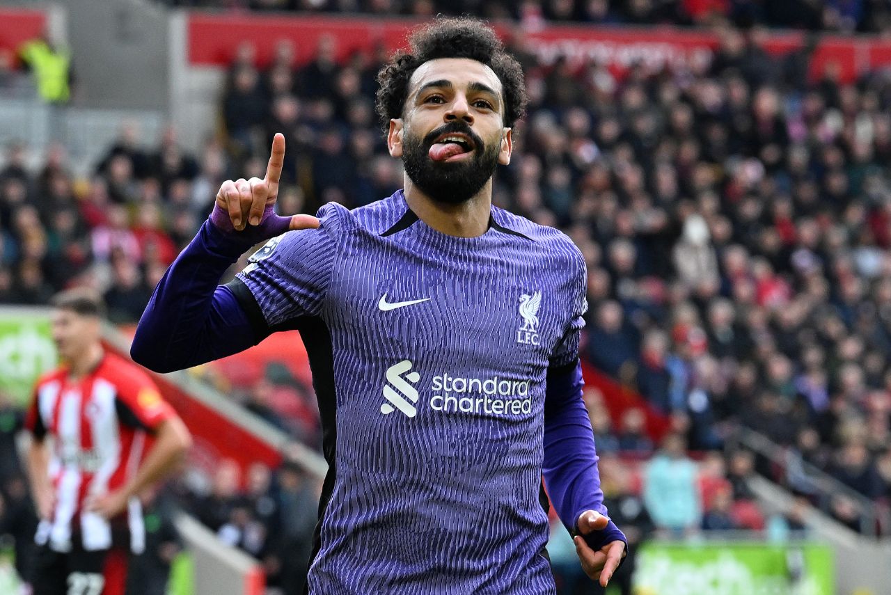 Atacante Mohamed Salah comemora gol pelo Liverpool contra o Brentford, em 2024