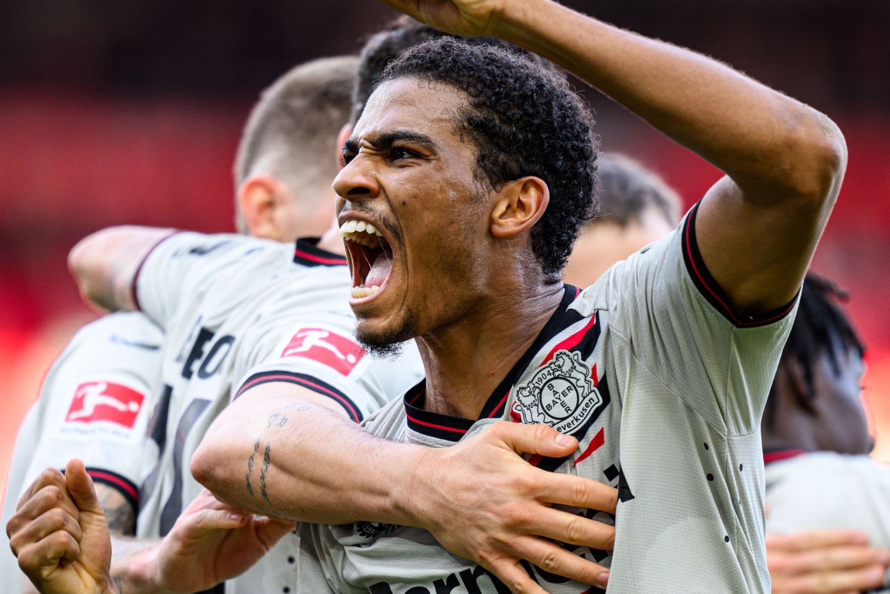 Amine Adli comemora gol pelo Bayer Leverkusen na Bundesliga em 2024