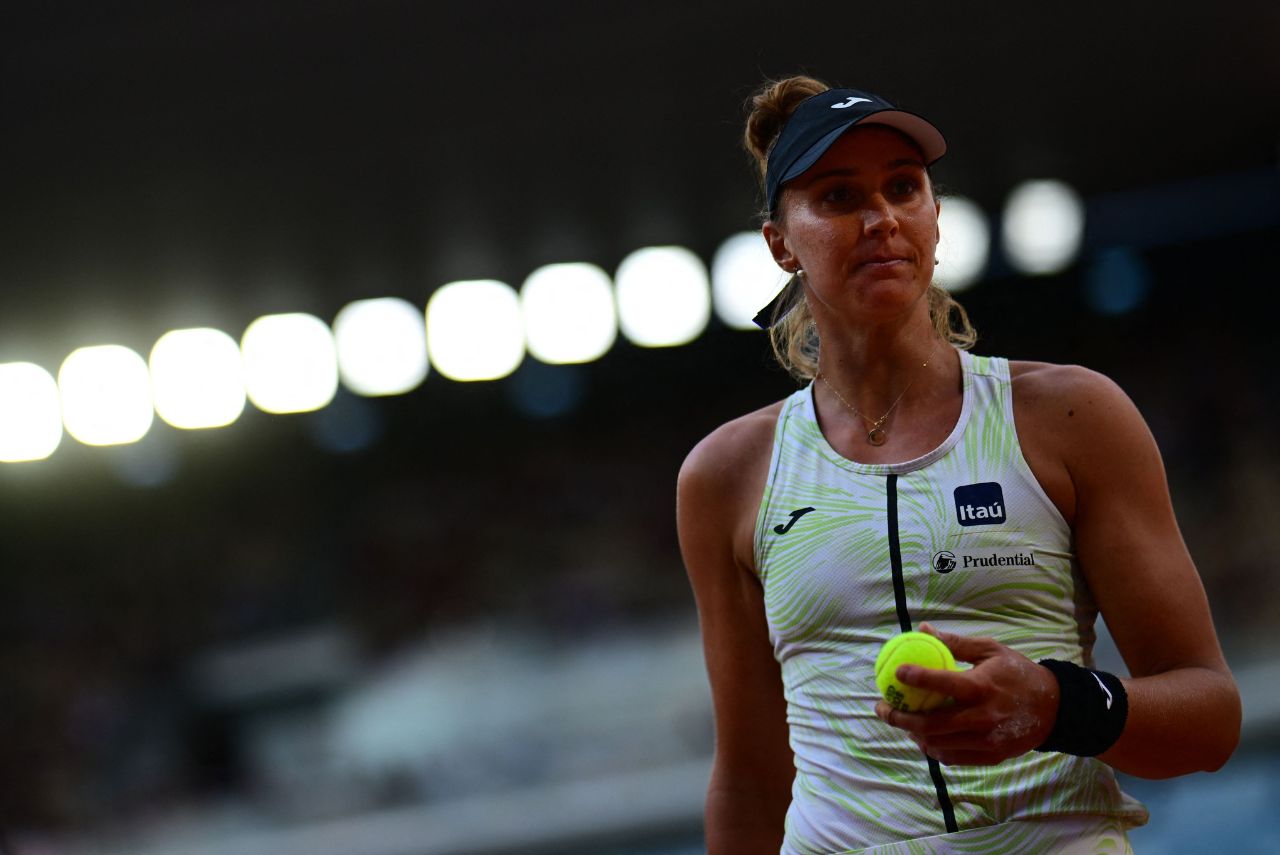 Tenista Bia Haddad Maia em jogo do torneio de Roland Garros em 2023