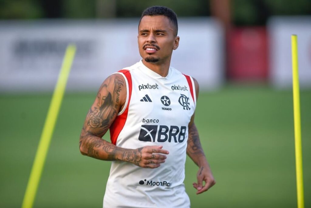 Allan em treino do Flamengo