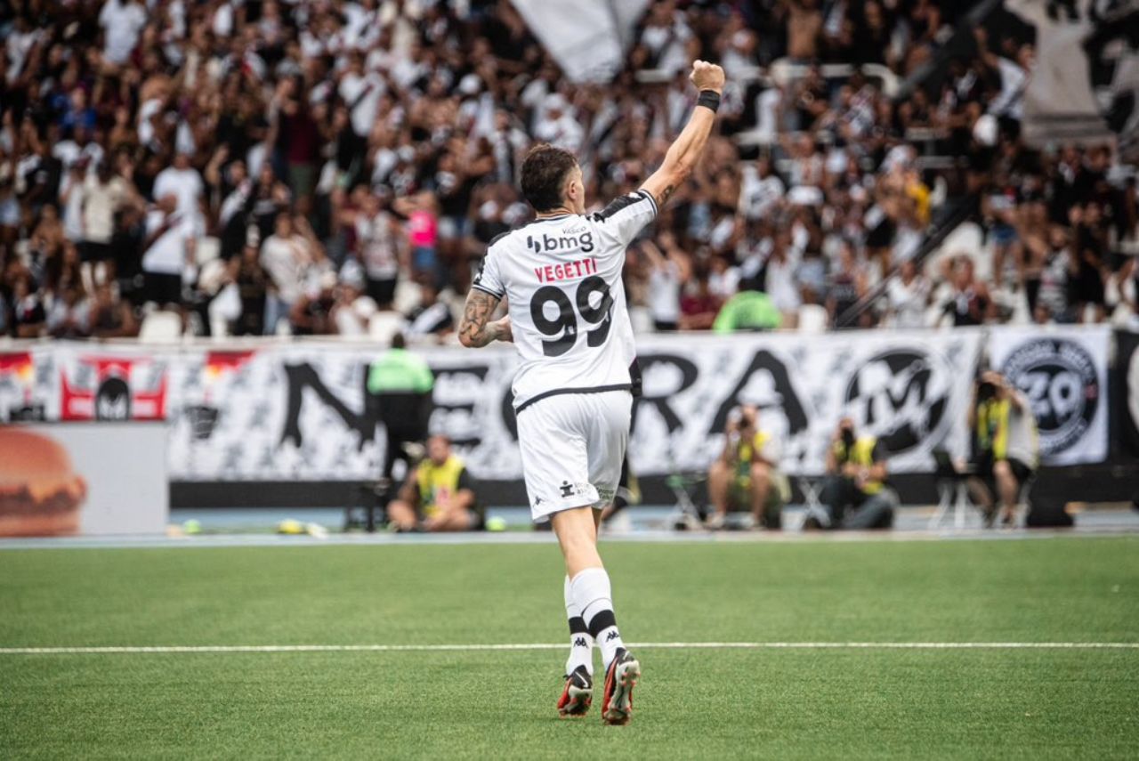 Vegetti comemora gol pelo Vasco