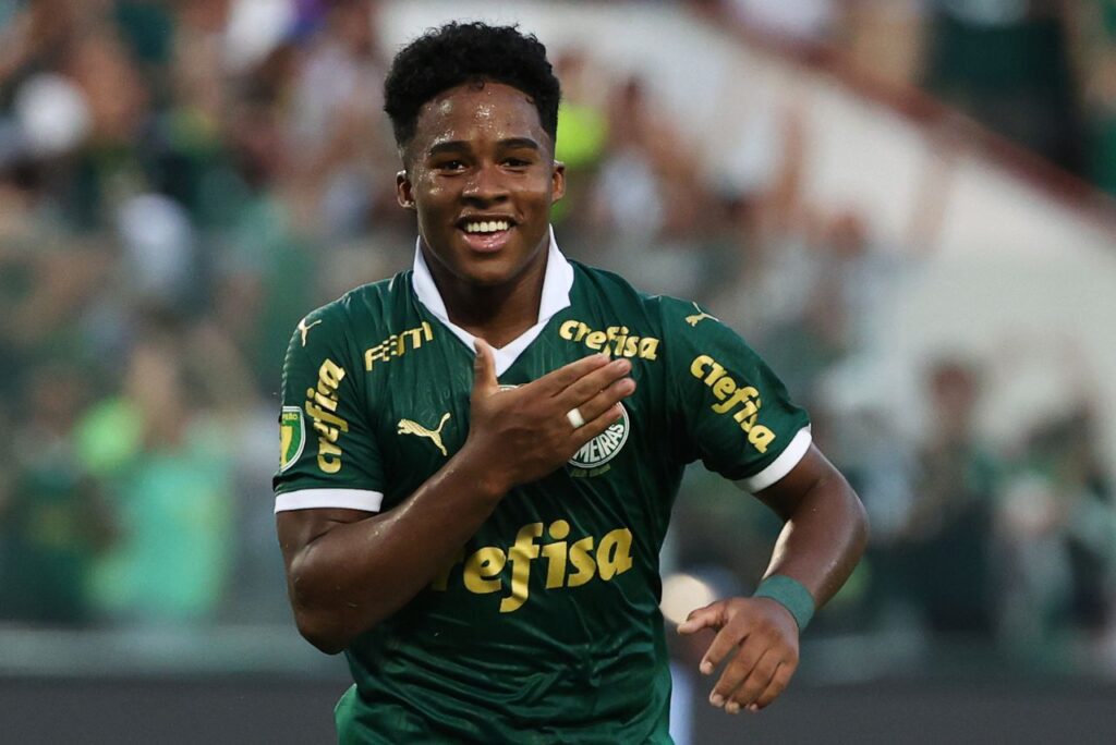 Endrick festeja gol do Palmeiras em cima do Corinthians