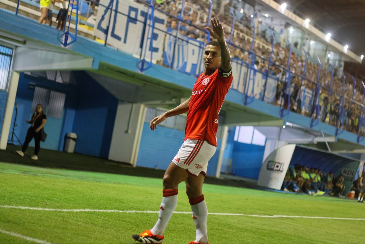 Alan Patrick marcou mais um pelo Internacional