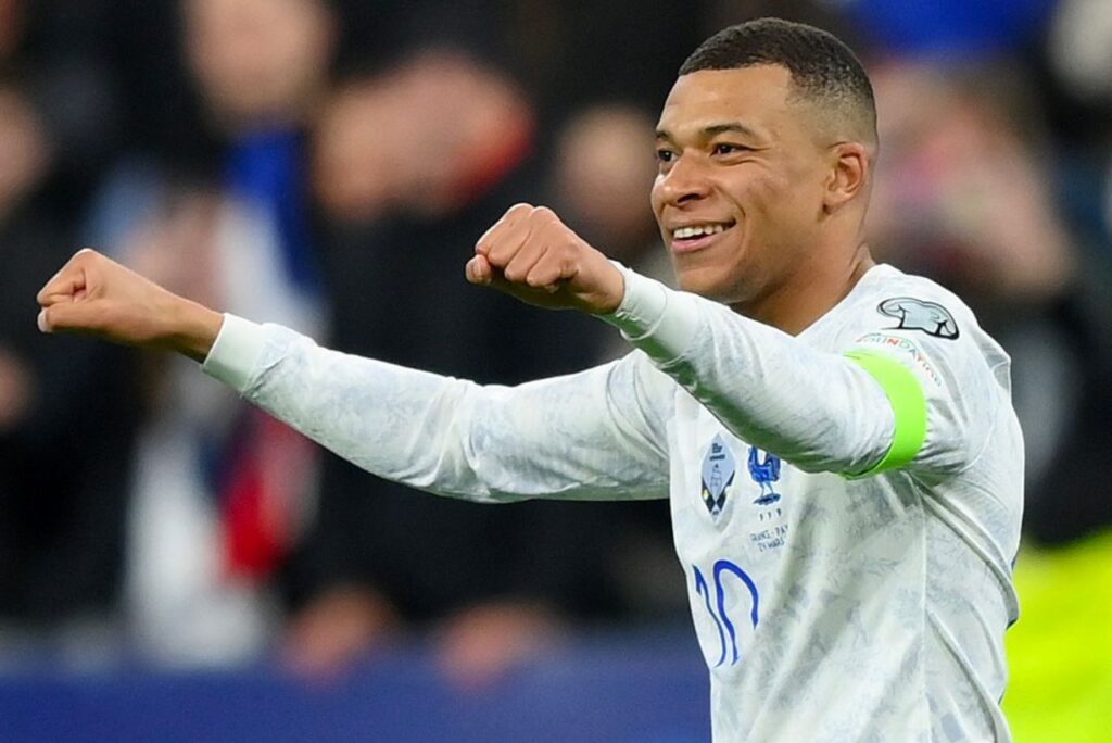 Kylian Mbappé em jogo da Seleção da França em 2023