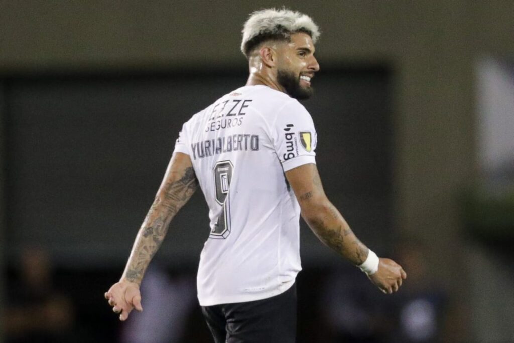 Atacante Yuri Alberto em jogo do Corinthians contra o Palmeiras em 2024