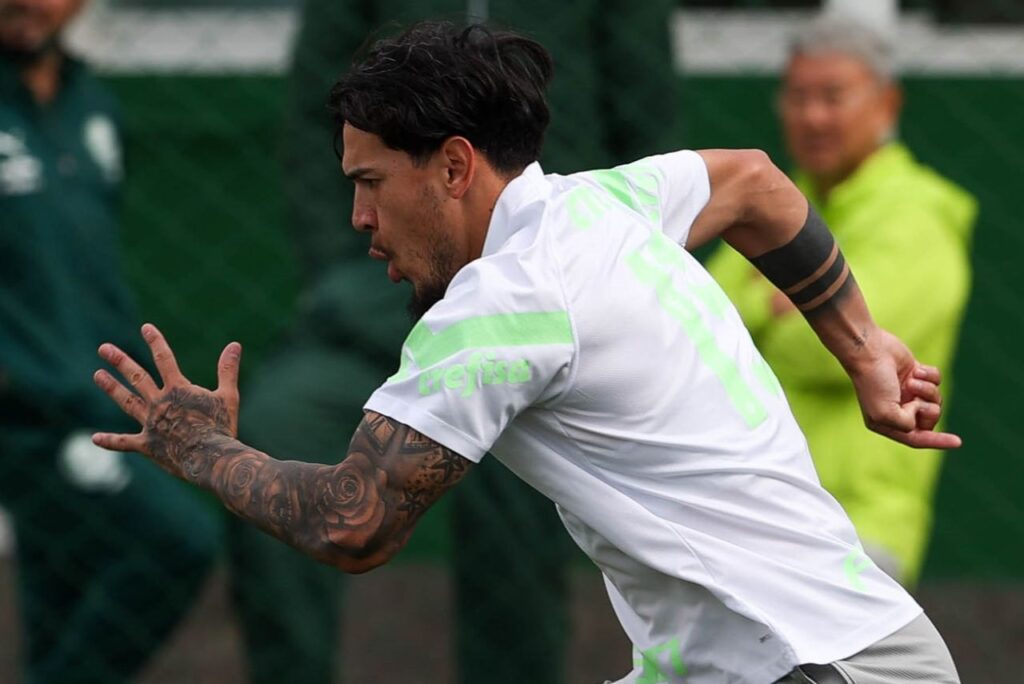 Zagueiro Gustavo Gómez em treino do Palmeiras em 2023