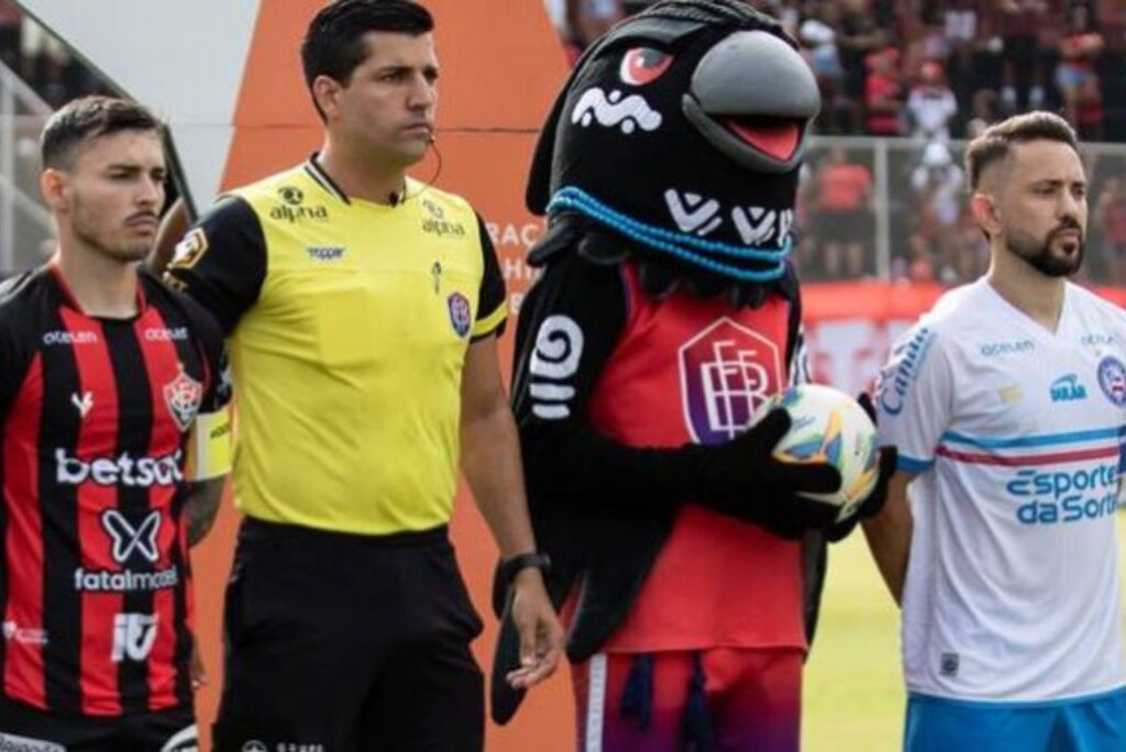 Diogo Pombo Lopez foi o árbitro do clássico entre Vitória e Bahia (Foto: Tiago Caldas/EC Bahia)