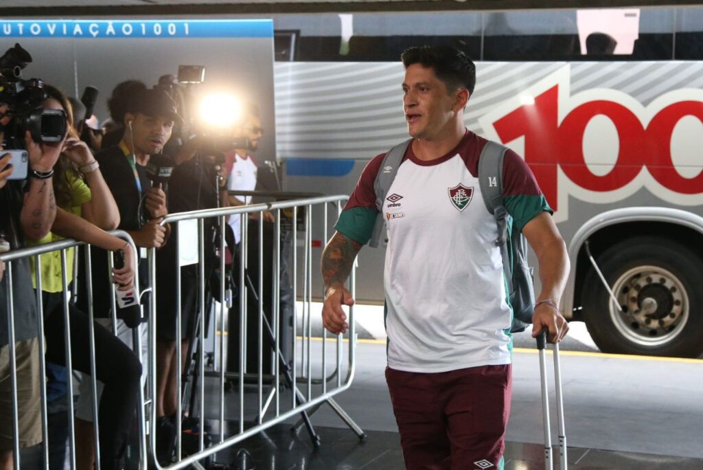 Cano em embarque do Fluminense para o Equador