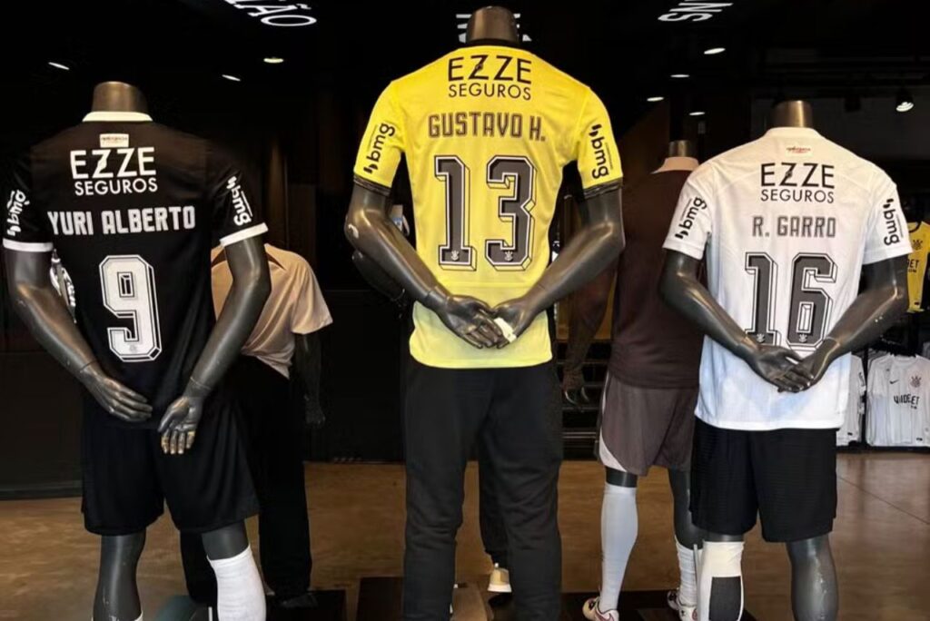 Camisa de Gustavo Henrique, do Corinthians, de "goleiro"