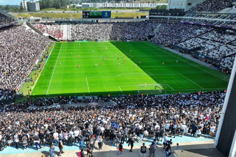 <p>Neo Química Arena vai ser ampliada pelo Corinthians só depois do jogo da NFL em setembro. Foto: JP Drone/Neo Química Arena</p>
