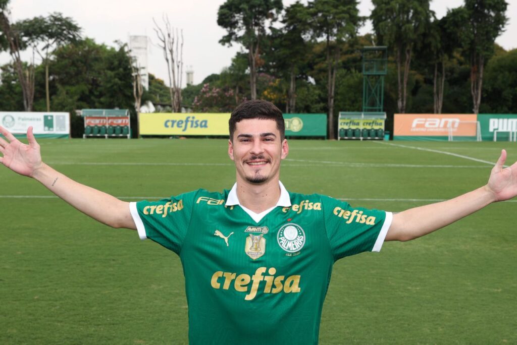 Meia é mais uma contratação do Palmeiras