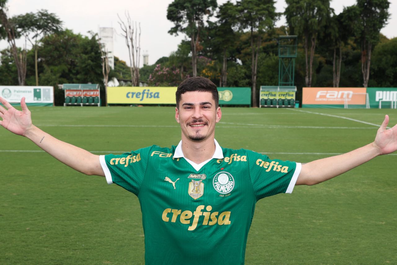 Meia é mais uma contratação do Palmeiras