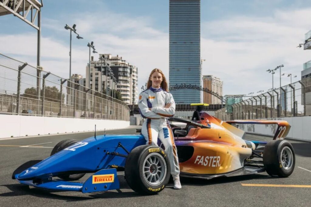 Pilota Aurelia Nobels em carro da ART Grand Prix com pintura da Puma para a F1 Academy 2024