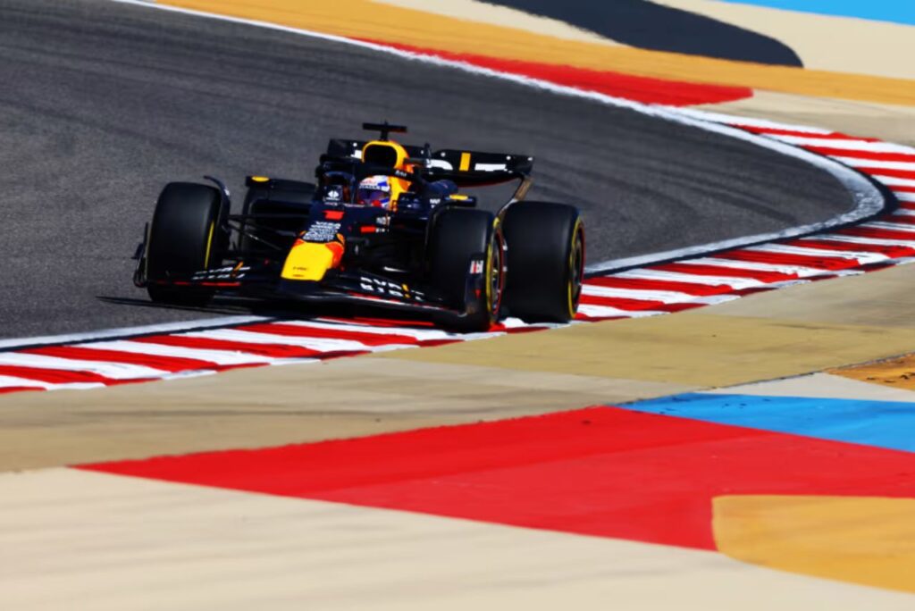 Red Bull de Max Verstappen em teste da Fórmula 1 no Bahrein, em 2024