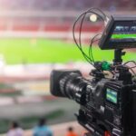Brasileirão: Câmera de televisão em jogo de futebol. Globo, Liga Forte União, Libra