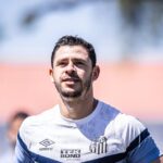 Giuliano em treino do Santos