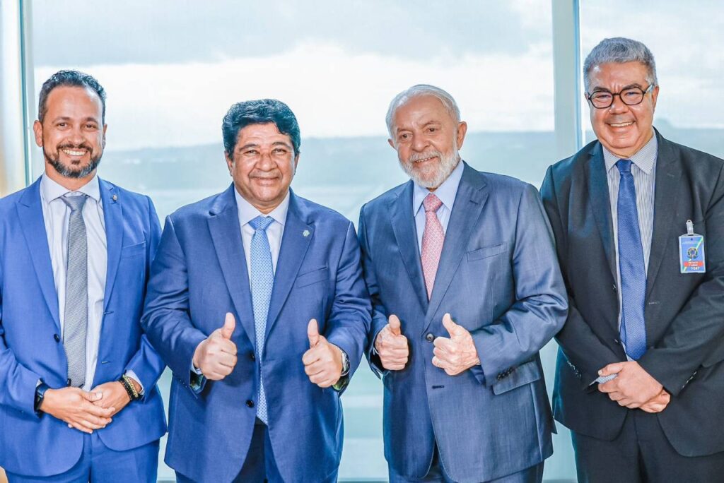 Lula ao lado de Ednaldo Rodrigues e de representantes da Fifa. Foto: Ricardo Stuckert/PR