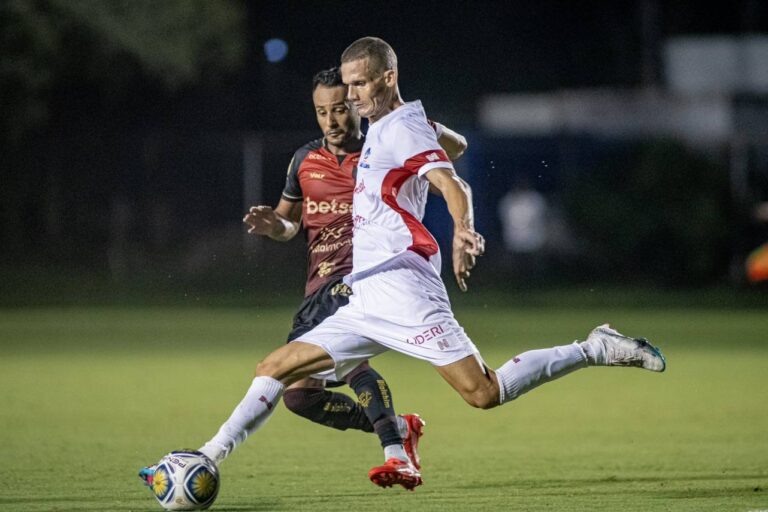 <p>Vitória e Náutico fizeram um jogo equilibrado no Barradão. Foto: Victor Ferreira/ECV</p>
