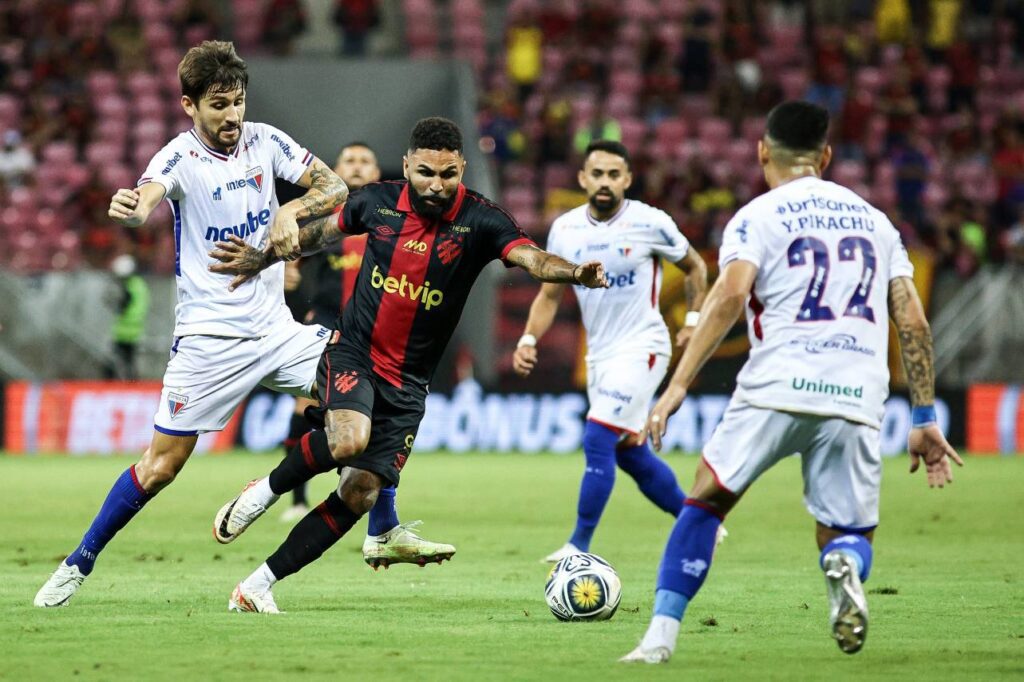 Sport e Fortaleza fizeram um bom jogo na Arena de Pernambuco. Foto: Paulo Paixa/SCR