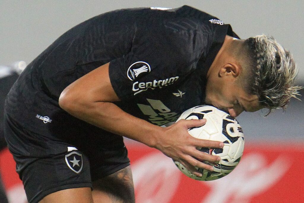 Atacante do Botafogo antes da cobrança