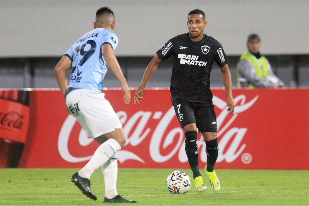 Victor Sá em campo pelo Botafogo