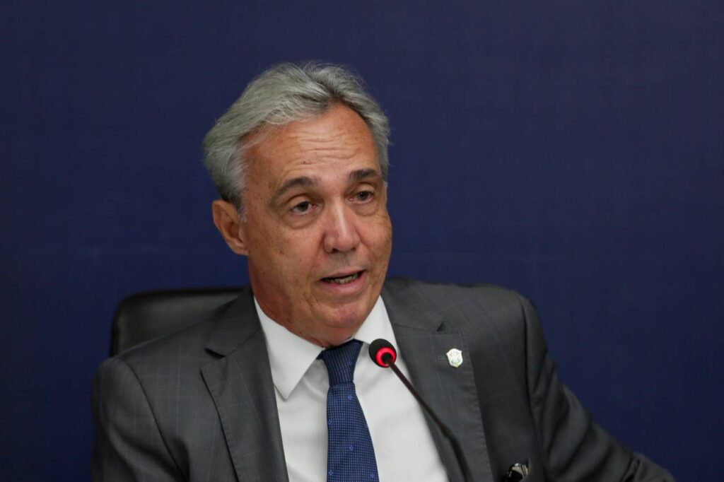 Presidente da Federação Pernambucana vai até à CBF reforçar pedido. Foto: Rafael Vieira/FPF