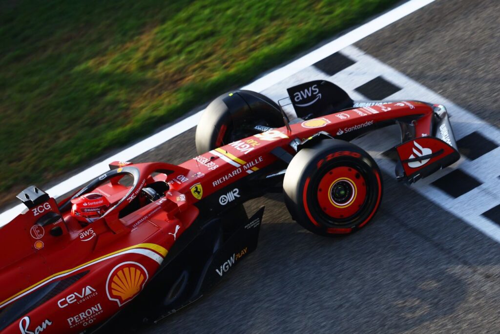 Carro de Charles Leclerc, da Ferrari, nos testes da Fórmula 1 em 2024