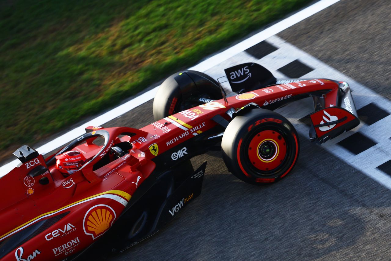 Carro de Charles Leclerc, da Ferrari, nos testes da Fórmula 1 em 2024