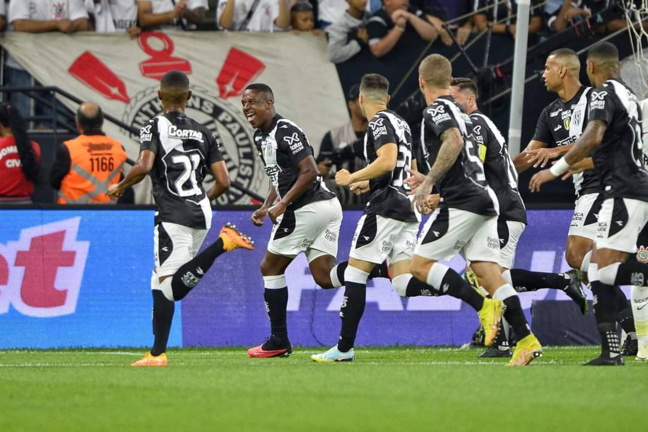 O gol da Ponte Preta sobre o Corinthians, acontece aos 5 minutos do primeiro tempo. Foto: Renato Pizzutto/Ag. Paulistão