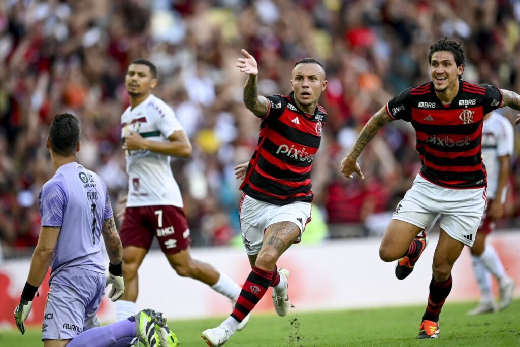 Cebolinha e Pedro comemoram gol do Flamengo