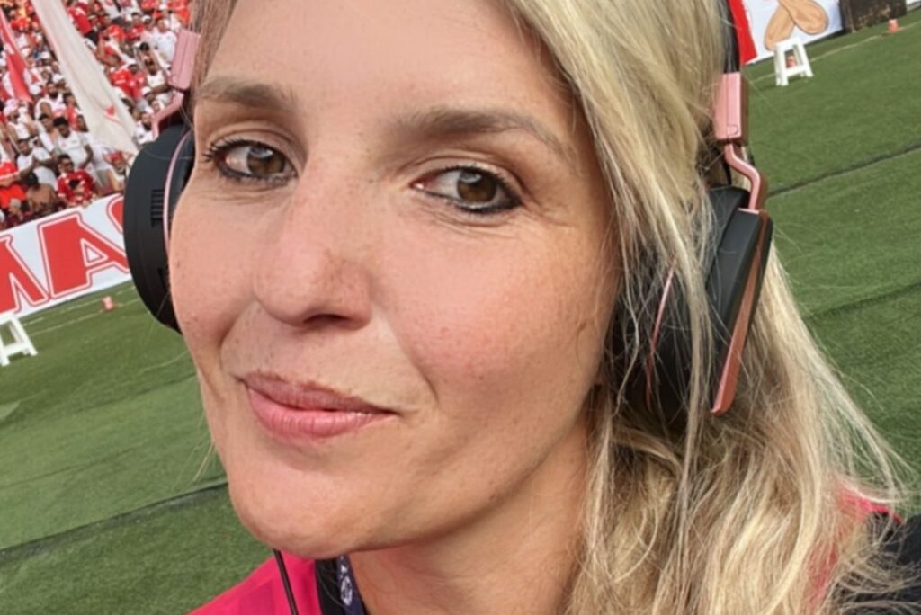 Repórter durante clássico na casa do Internacional