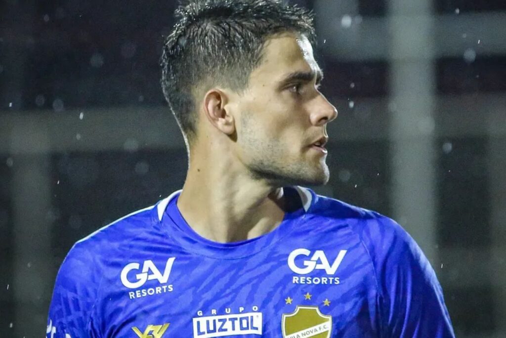 Goleiro vive boa fase no Vila Nova