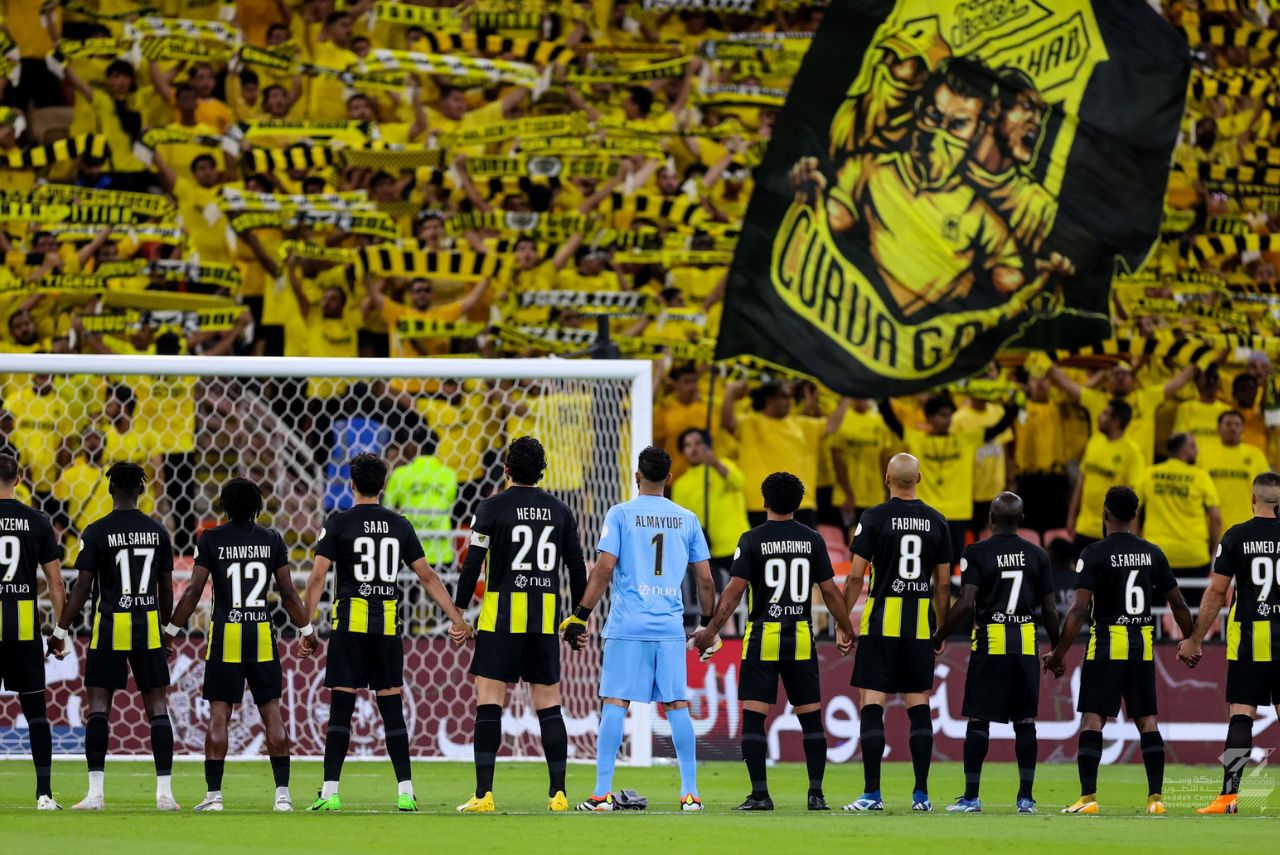 Jogadores do Al-Ittihad comemorando a vitória contra o Al-Wehda no Sauditão, em 2024