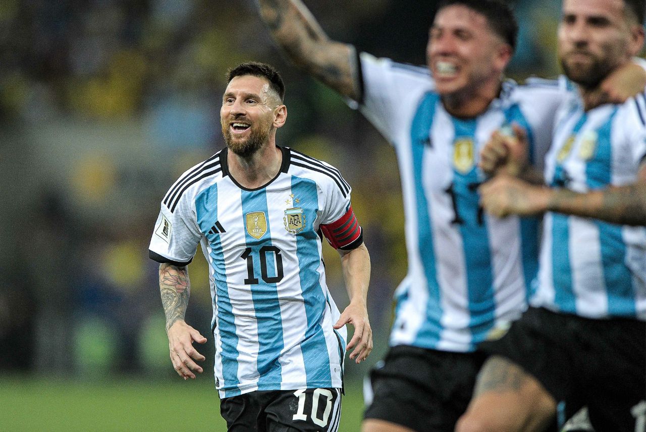 Lionel Messi comemora em jogo da Seleção Argentina em 2023