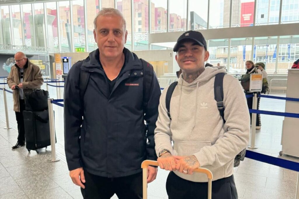 Dudu (à direita), do Palmeiras, viajou acompanhado do empresário André Cury (Foto: Reprodução)