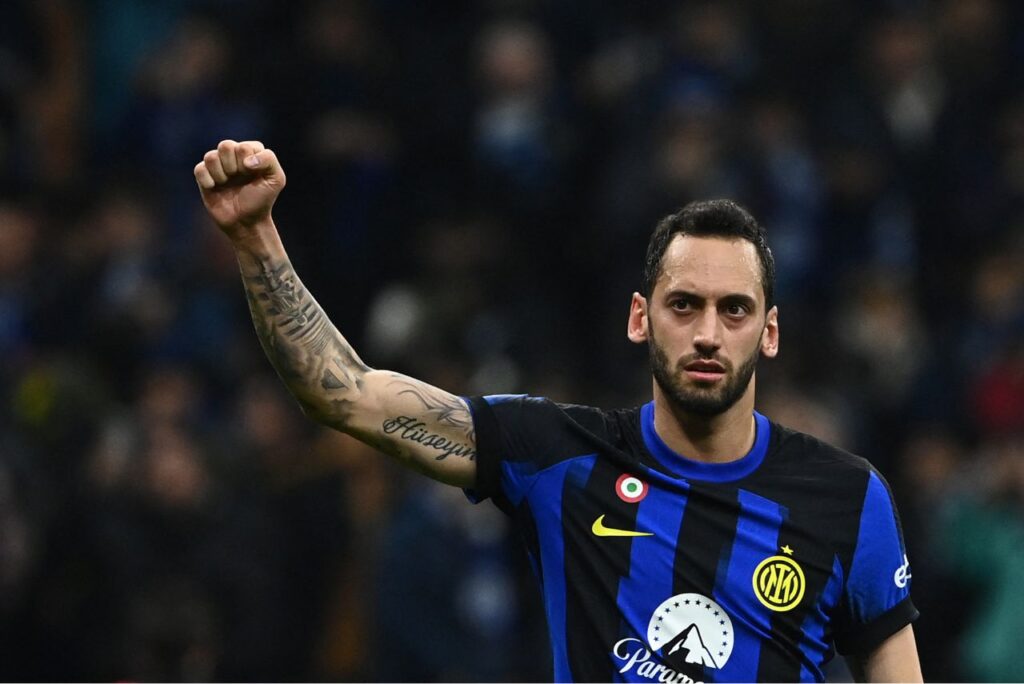 Çalhanoglu sofreu lesão na partida entre Inter de Milão e Lecce (Foto: Isabella Bonotto/AFP)