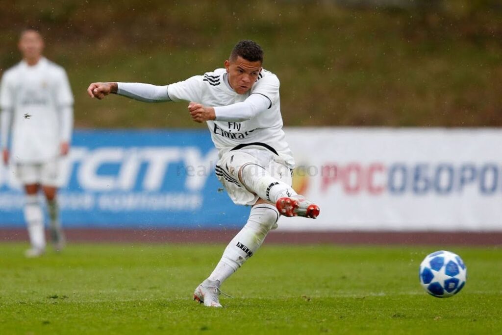 Atacante Rodrigo Farofa, reforço do Operário-PR, em jogo do Real Madrid sub-17 em 2018/19